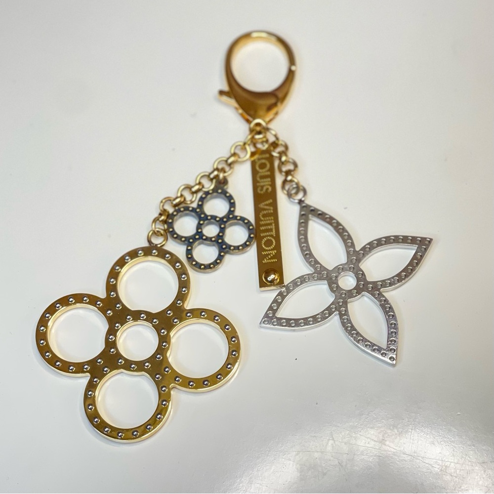Louis Vuitton Bag Charm • Multi-Motif Hardware • Iconic Design - Picture 4 of 7